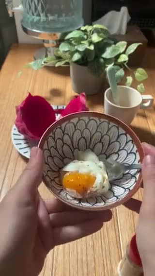 Foto langkah ke 4 dari resep Telur 1/2 matang bumbu tabur.