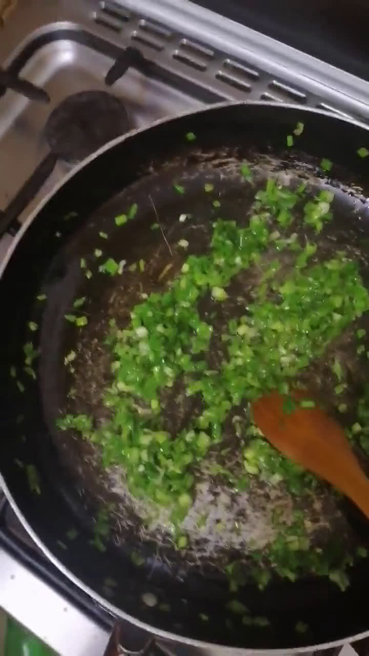 صورة لخطوة 3 من وصفة بطاطا حلوه بالسبانخ طعمها خرافي 🍠🌿