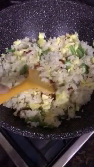 Gambar langkah 4 resipi Nasi Goreng Telur Express.