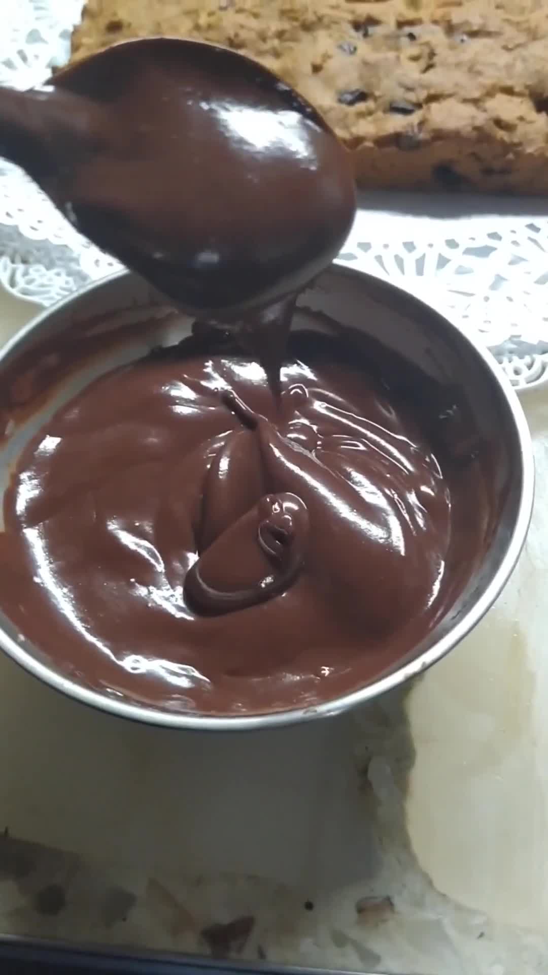 Foto del paso 1 de la receta: Torta De Chocolate Sin Harina Con Crema y Frutas Para Mamá ❤️