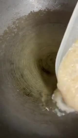 Gambar langkah 2 resipi Mi Sotong Bayam.