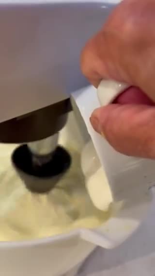 Foto del paso 4 de la receta: Bizcocho de manzana y arándanos