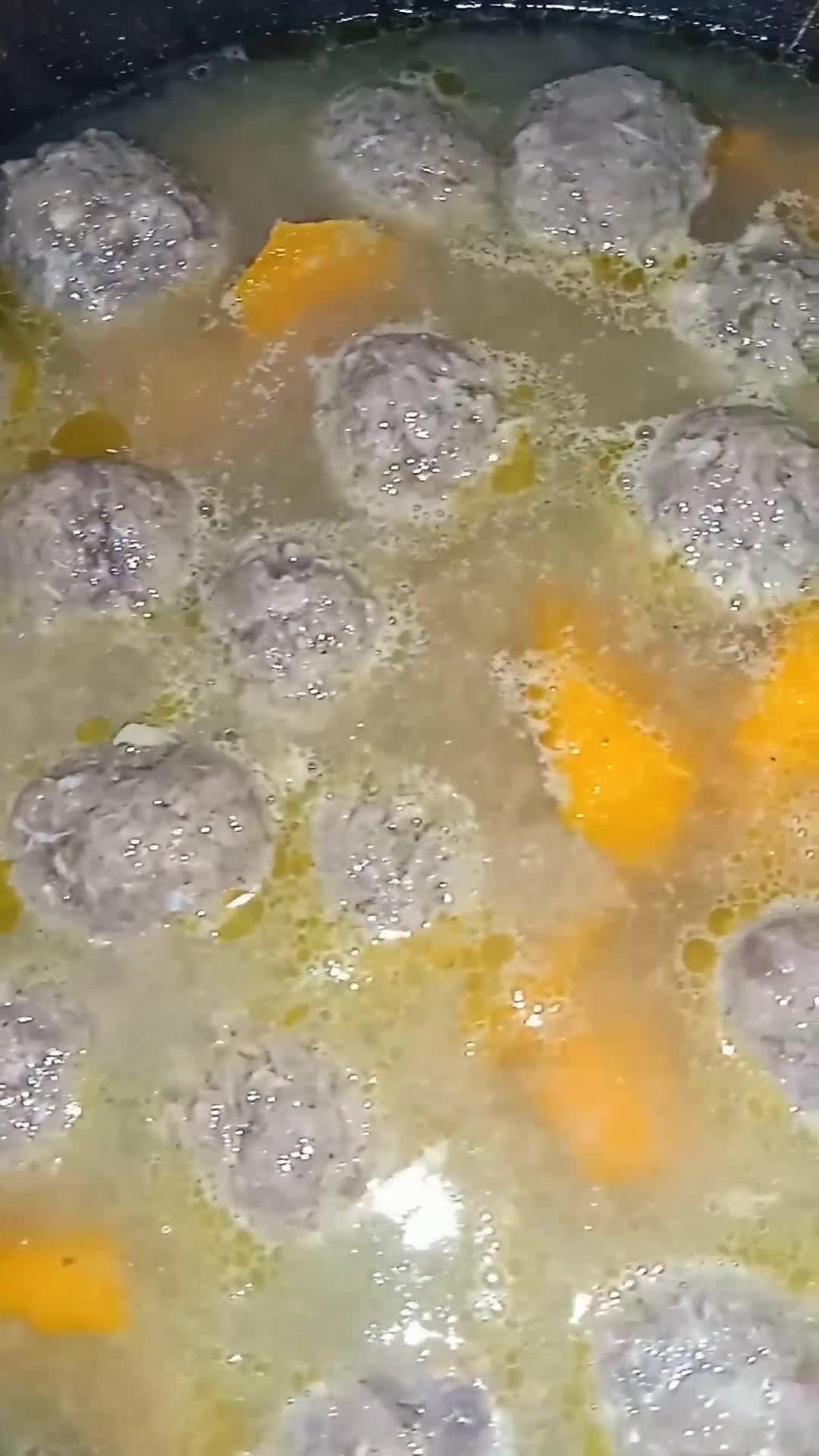 Une image de l'étape 2 de Tajine des olives vertes aux boulettes de viande hachée.