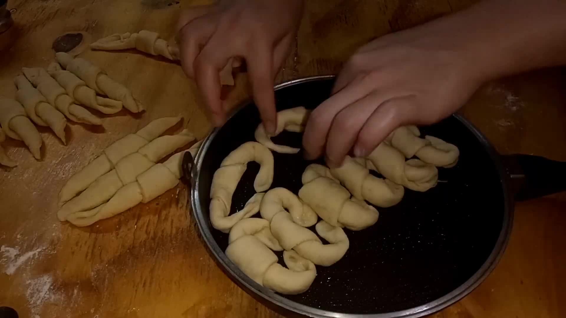 Foto del paso 13 de la receta: Medialunas fáciles