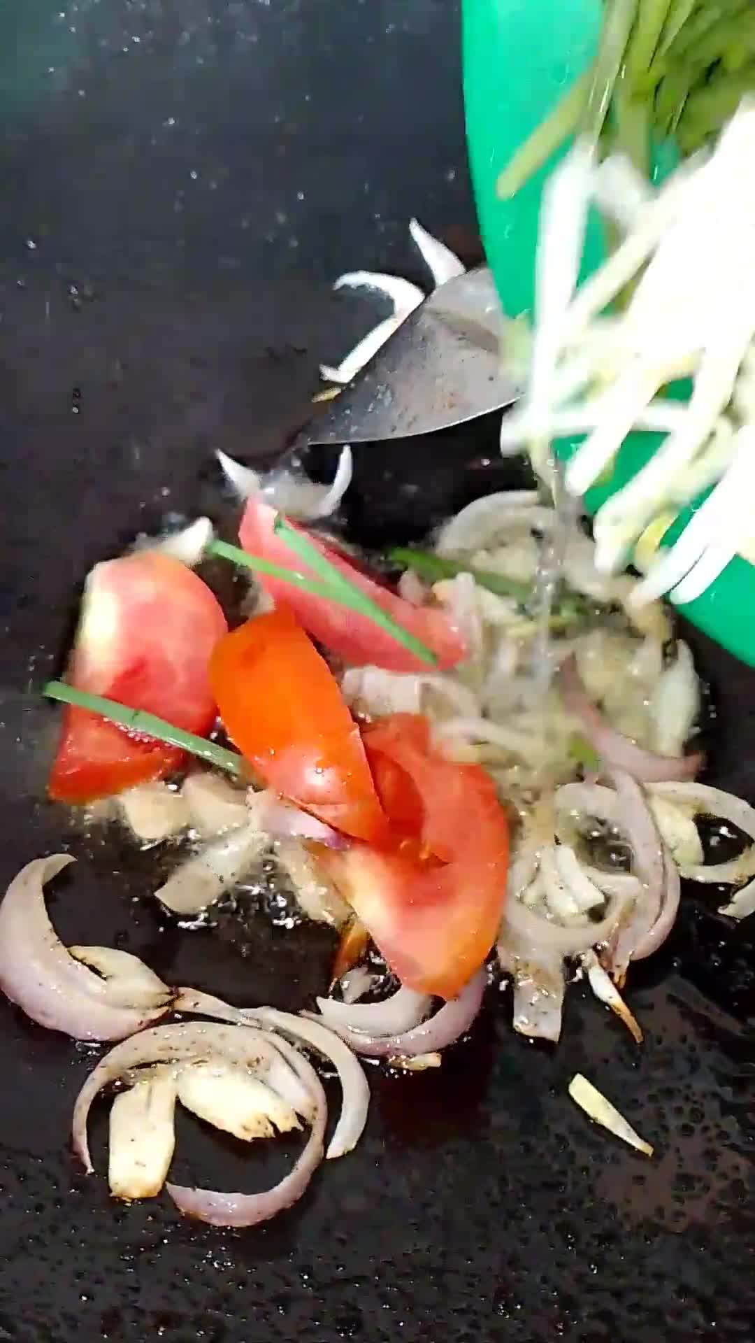 Foto langkah ke 1 dari resep Oseng Tofu Udang Kucai Tauge.