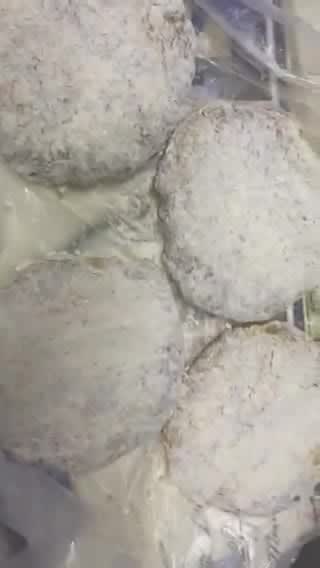 صورة لخطوة 5 من وصفة برجر الدجاج المحشي 😋😋