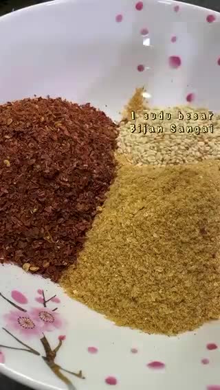 Gambar langkah 2 resipi Food Prep: Ground Dried Chilli & Garlic dengan Kulit Udang & Kepala Udang.