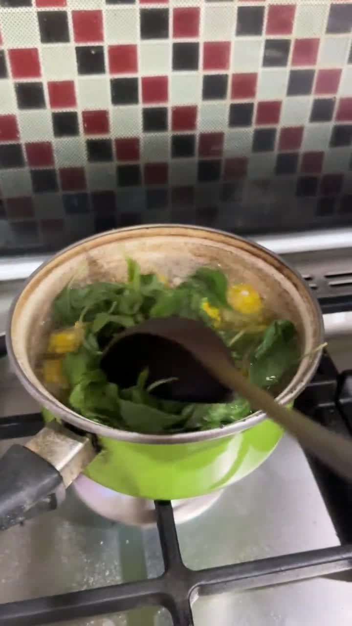 Foto langkah ke 2 dari resep Bening Bayam Jagung.