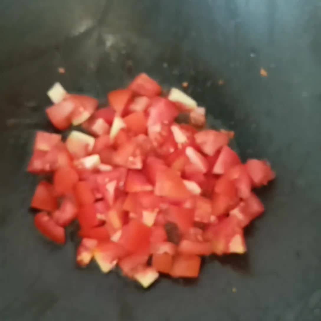 Foto langkah ke 2 dari resep Tomato Scrambled Egg.