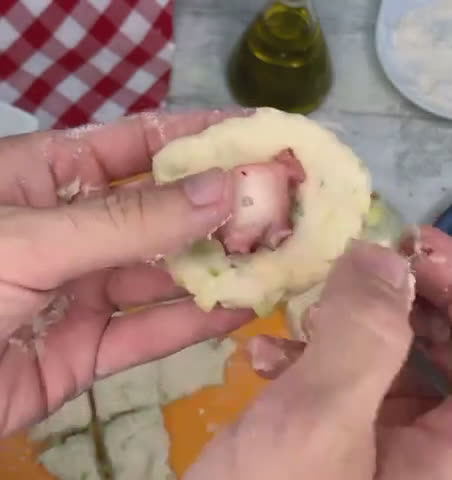 Foto del paso 7 de la receta: Takoyaki 🇯🇵 de pulpo 🐙 fáciles en sartén sin molde con salsa Tonkatsu Bulldog