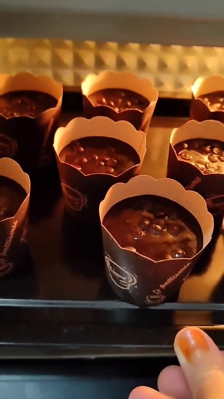 Foto langkah ke 3 dari resep Chocolate Custard Muffin.