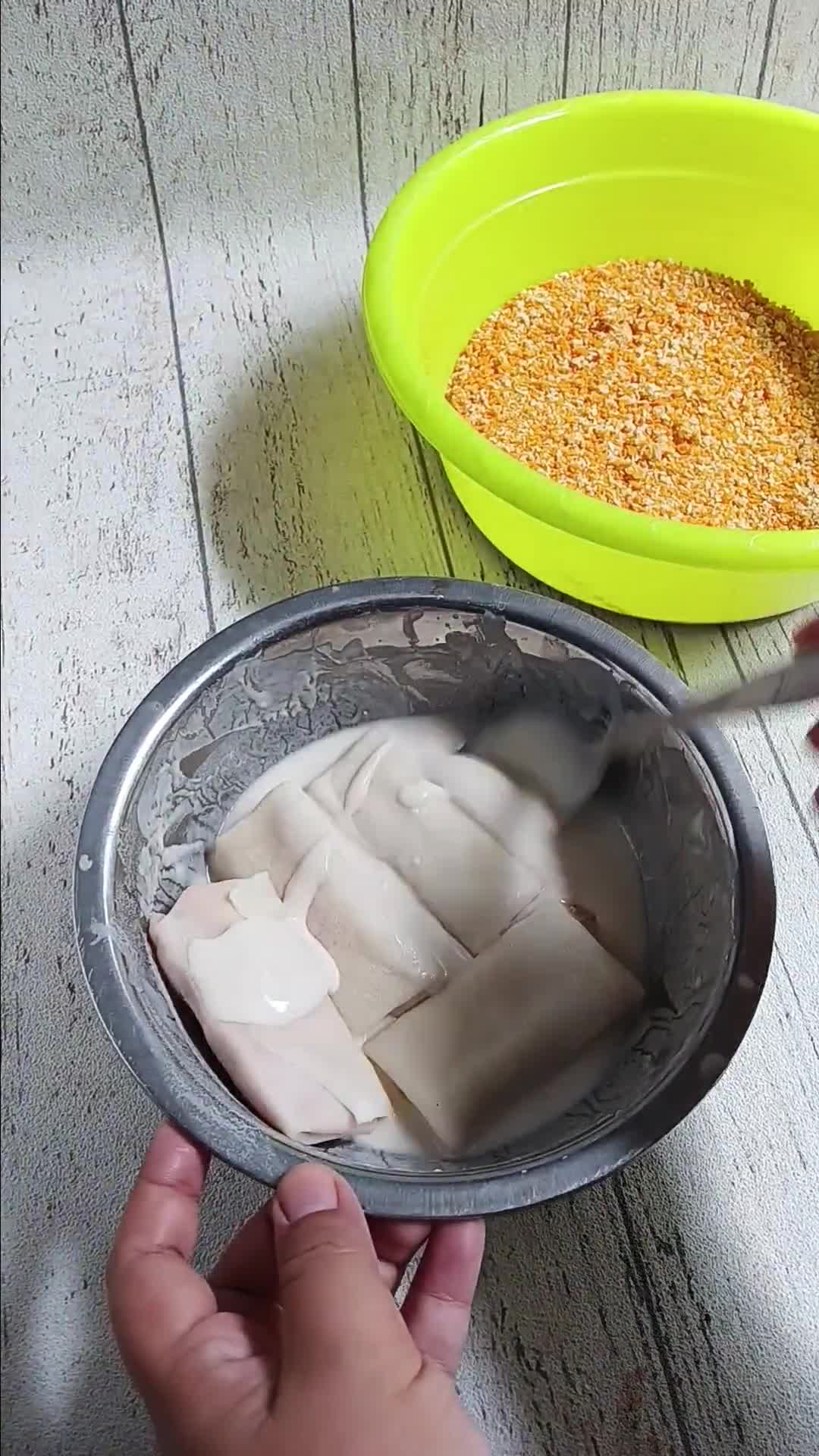 Foto langkah ke 12 dari resep Risoles rogout sayur lipat amplop dan segitiga.