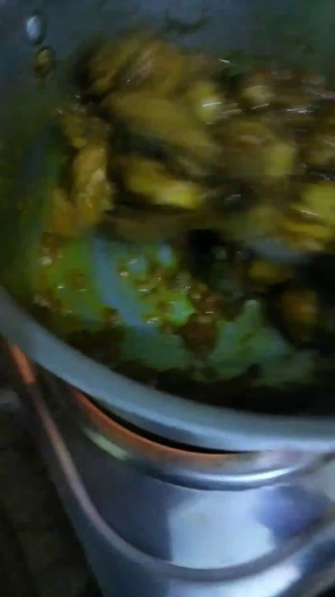 A picture of step 5 of Chicken Aloo Salan.