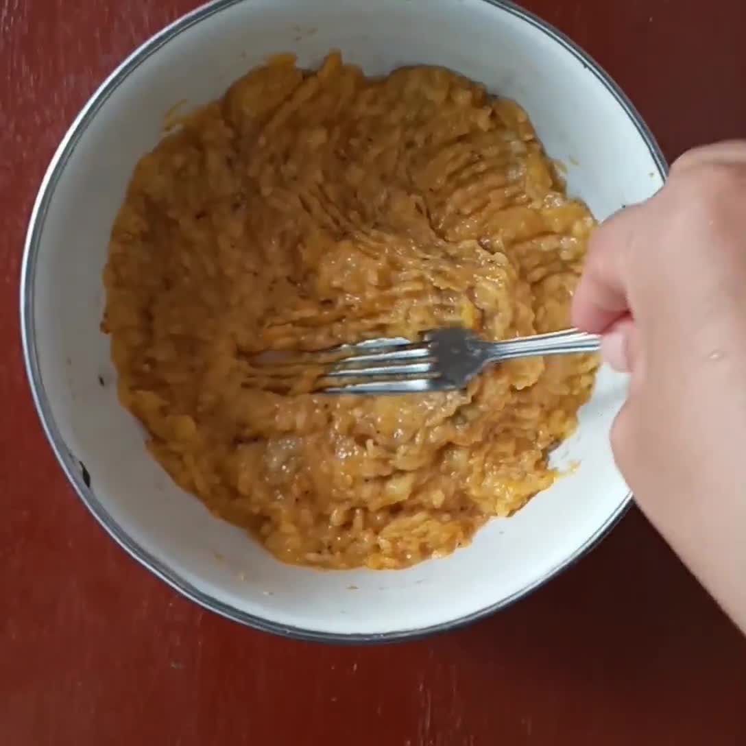 Foto langkah ke 1 dari resep Bola Pisang Crispy Isi Cokelat.
