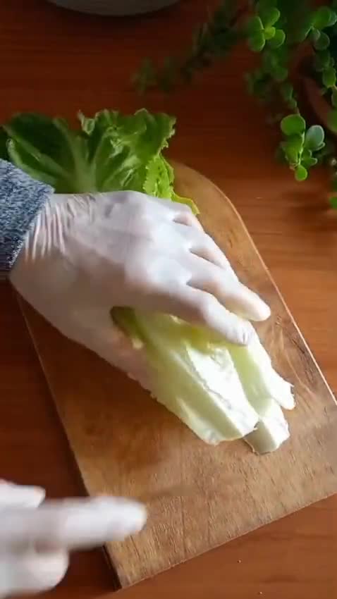 صورة لخطوة 1 من وصفة سلطة سيزر