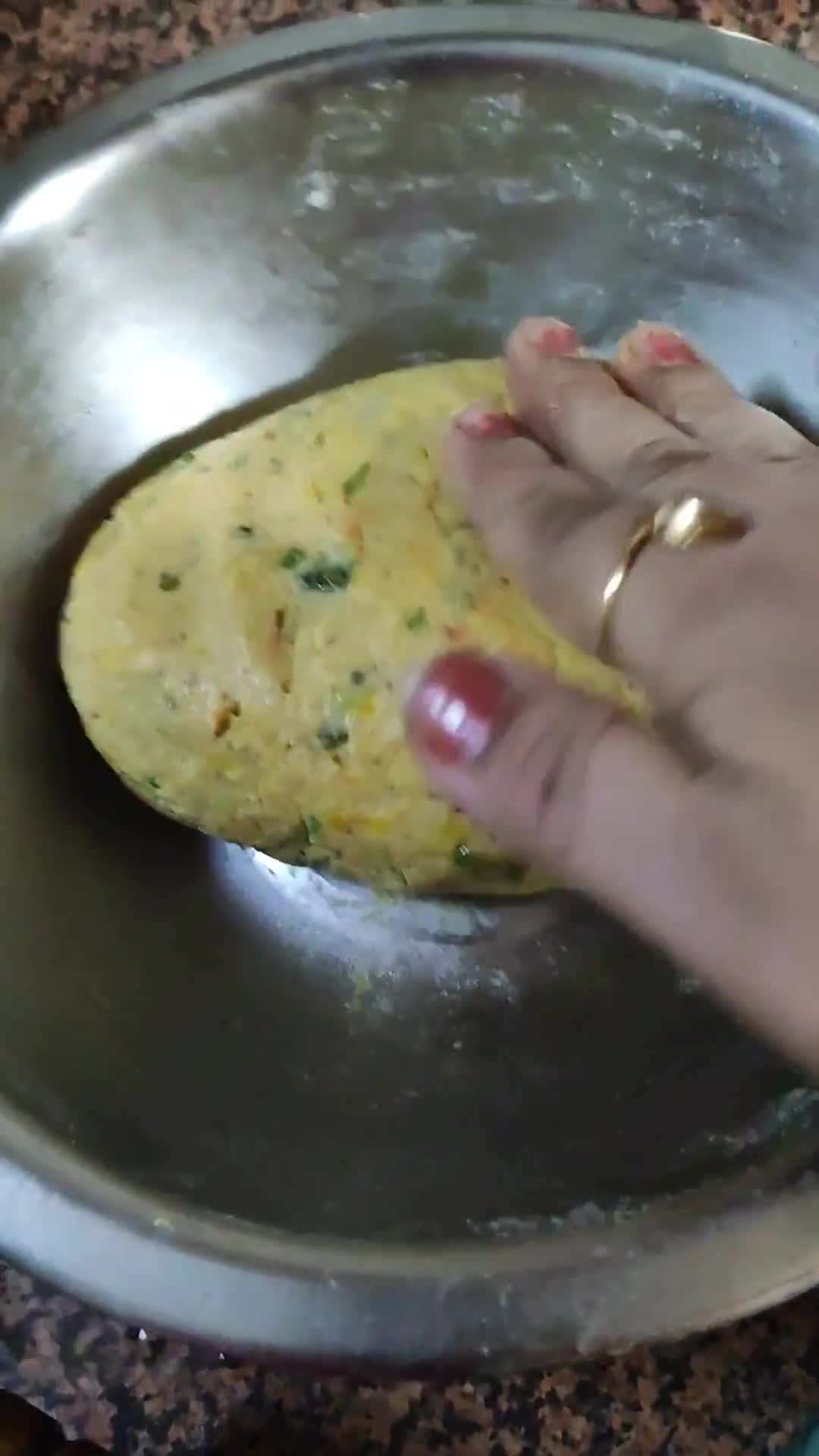 आलू कॉर्न पराठा (Aloo corn paratha recipe in hindi) रेसिपी चरण 5 फोटो