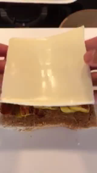 Foto langkah ke 4 dari resep Banana Sandwich Simple dan Mudah.