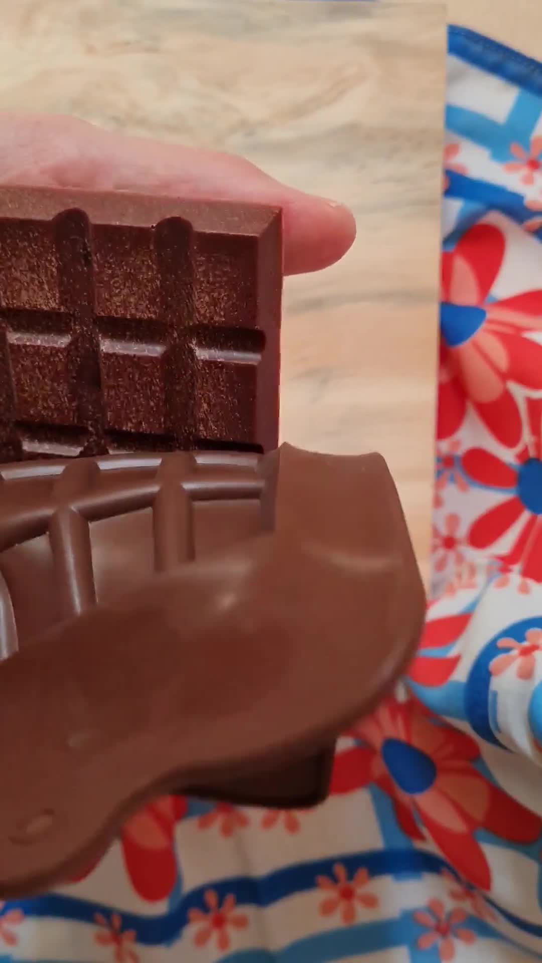 Foto del paso 4 de la receta: Chocolate helado 🍫con leche sin azúcares agregados ni edulcorantes 🍫Chocolatín casero con leche 🍫