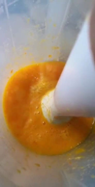 Foto del paso 3 de la receta: Budín marmolado de mandarina y banana💜