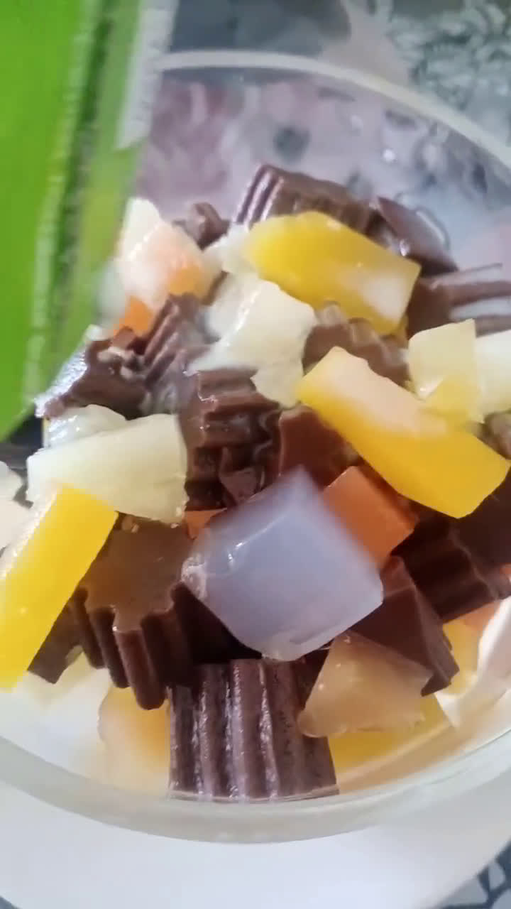 Gambar langkah 2 resipi Cocktail Puding Susu Kotak.