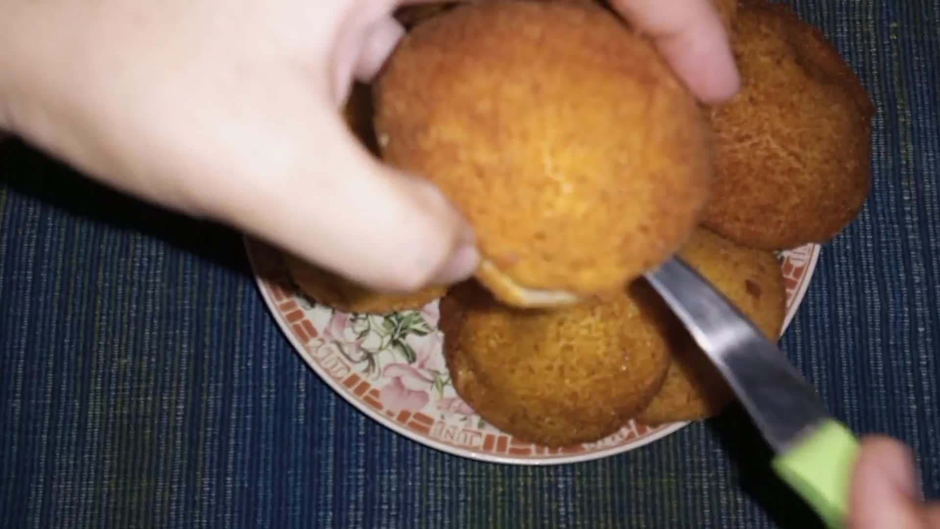 A picture of step 8 of Bread Pockets 🤤🥙.