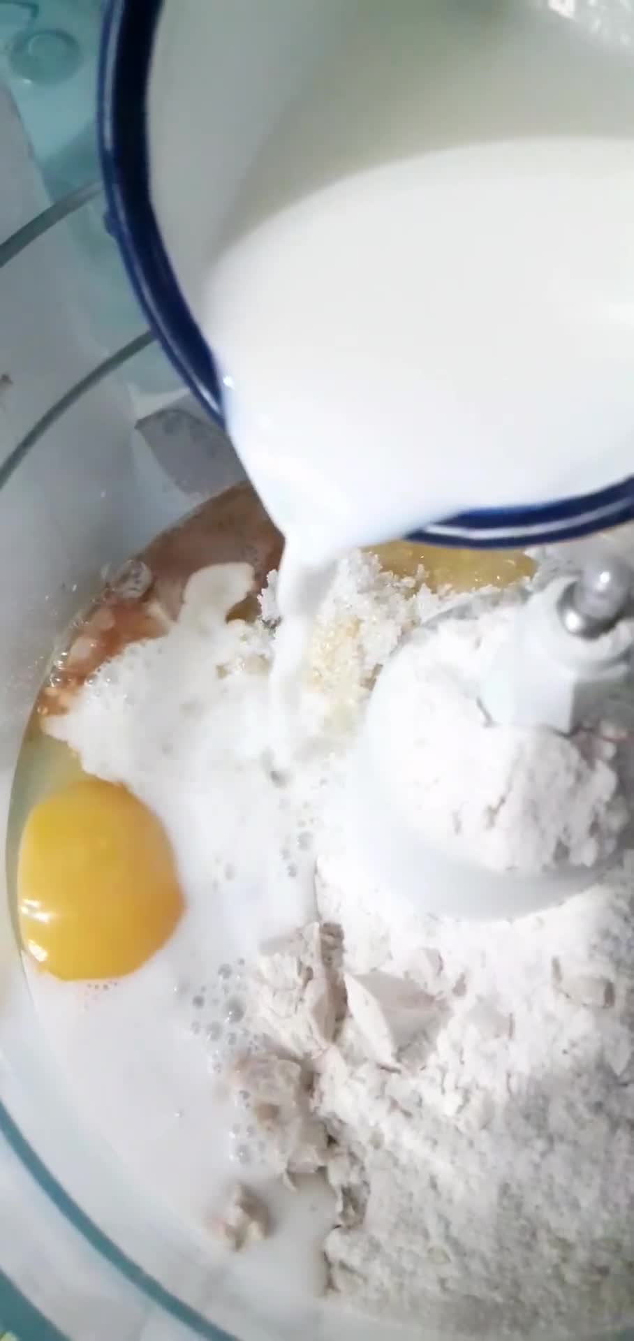 Foto del paso 1 de la receta: Rosca de Pascua sin amasado🐇