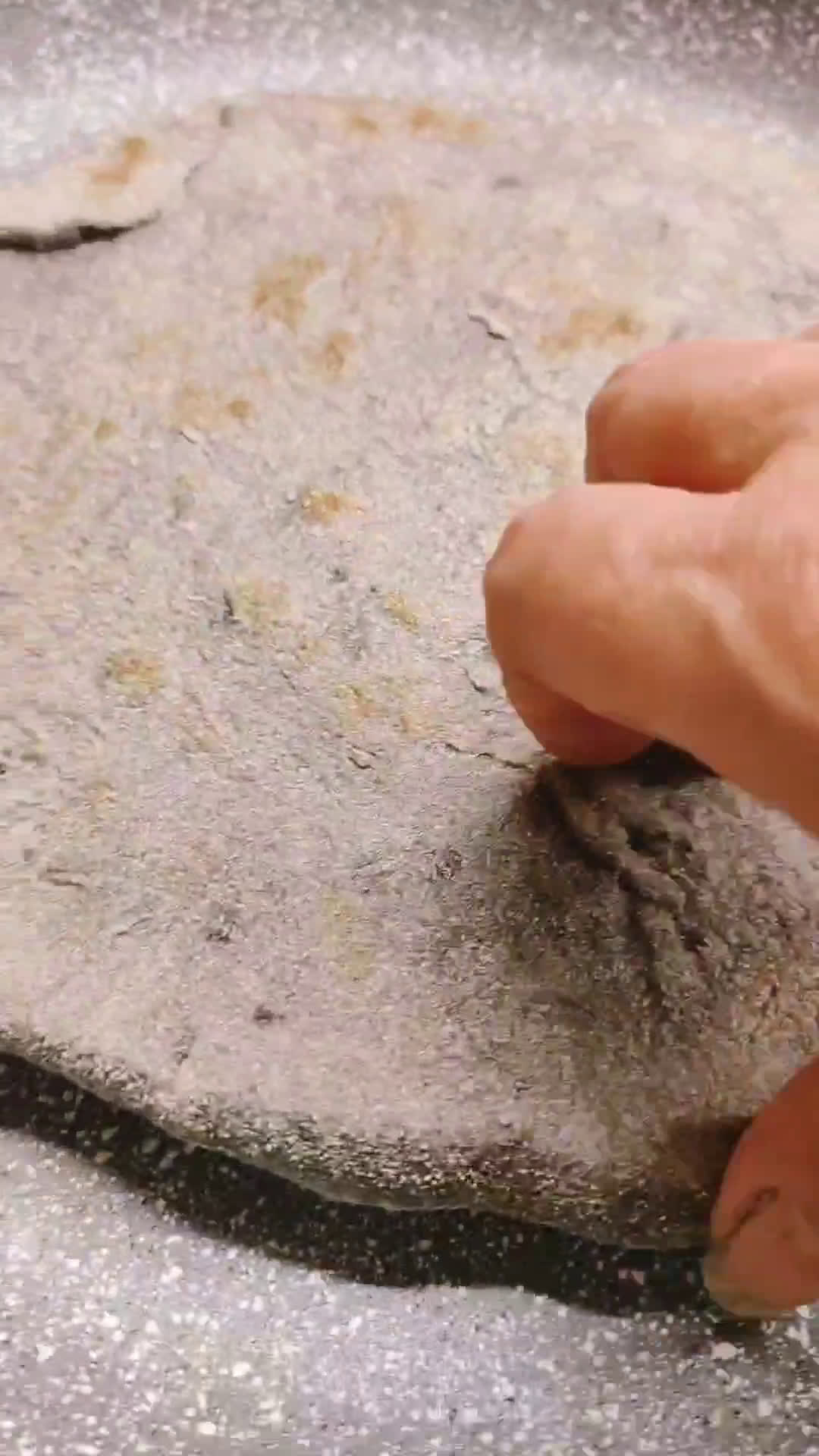 Foto del passaggio 5 della ricetta Focaccia al nero di seppia gourmet