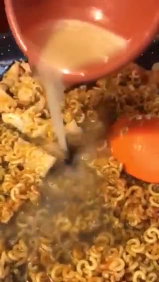 Foto del paso 11 de la receta: Fideuà de sepia, cigalitas y gambas peladas