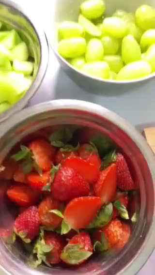 Foto langkah ke 3 dari resep Pudding buah segarr🥝🍇🍓.
