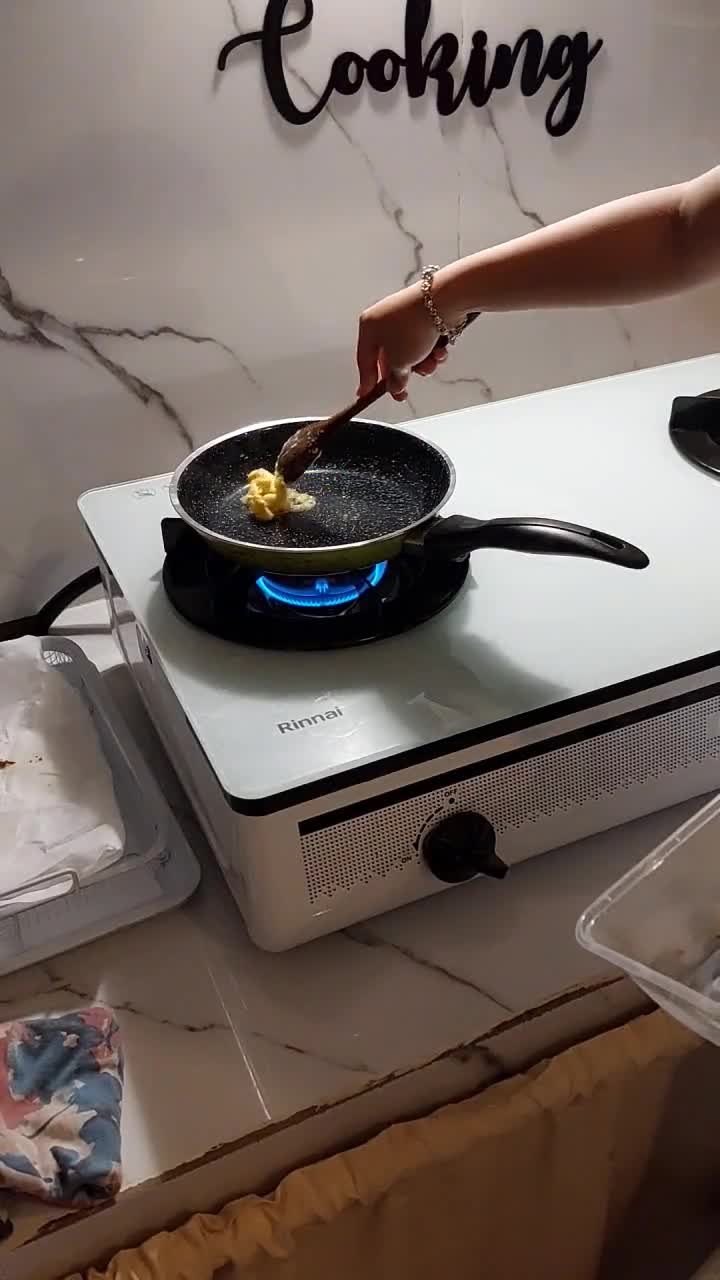 Foto langkah ke 4 dari resep Pizza Nasi Teflon.