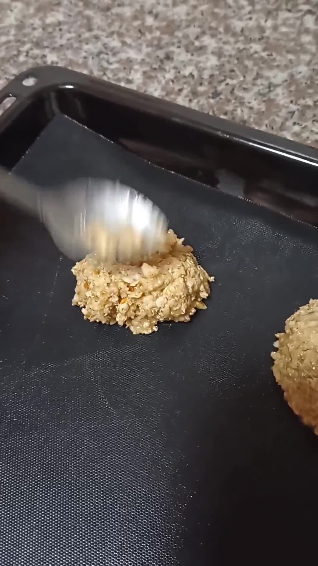 Foto del paso 2 de la receta: Galletas veganas de avena, banana y almendras 🍪🍌 :)