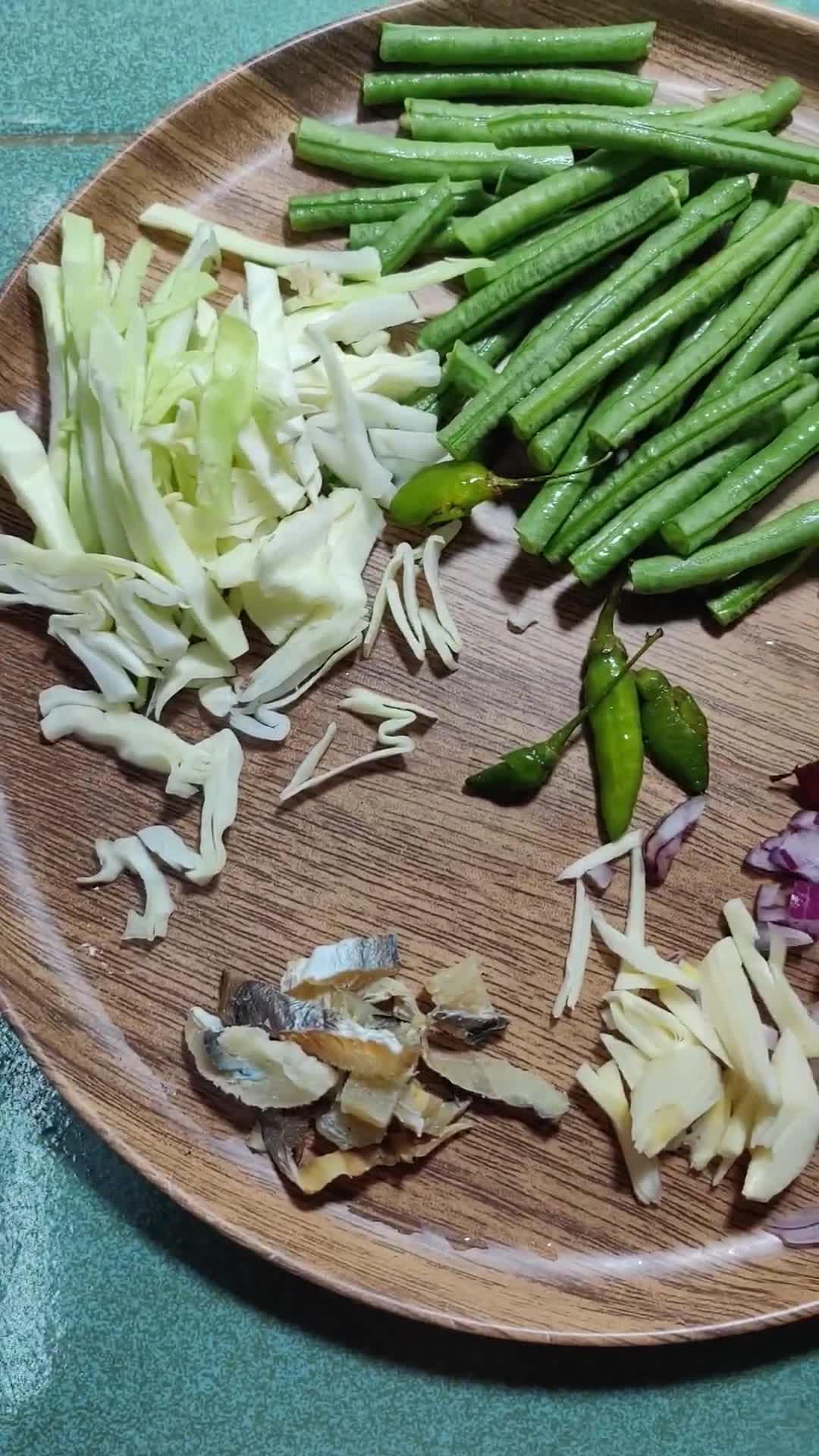 Gambar langkah 1 resipi Kacang Panjang ikan masin goreng.