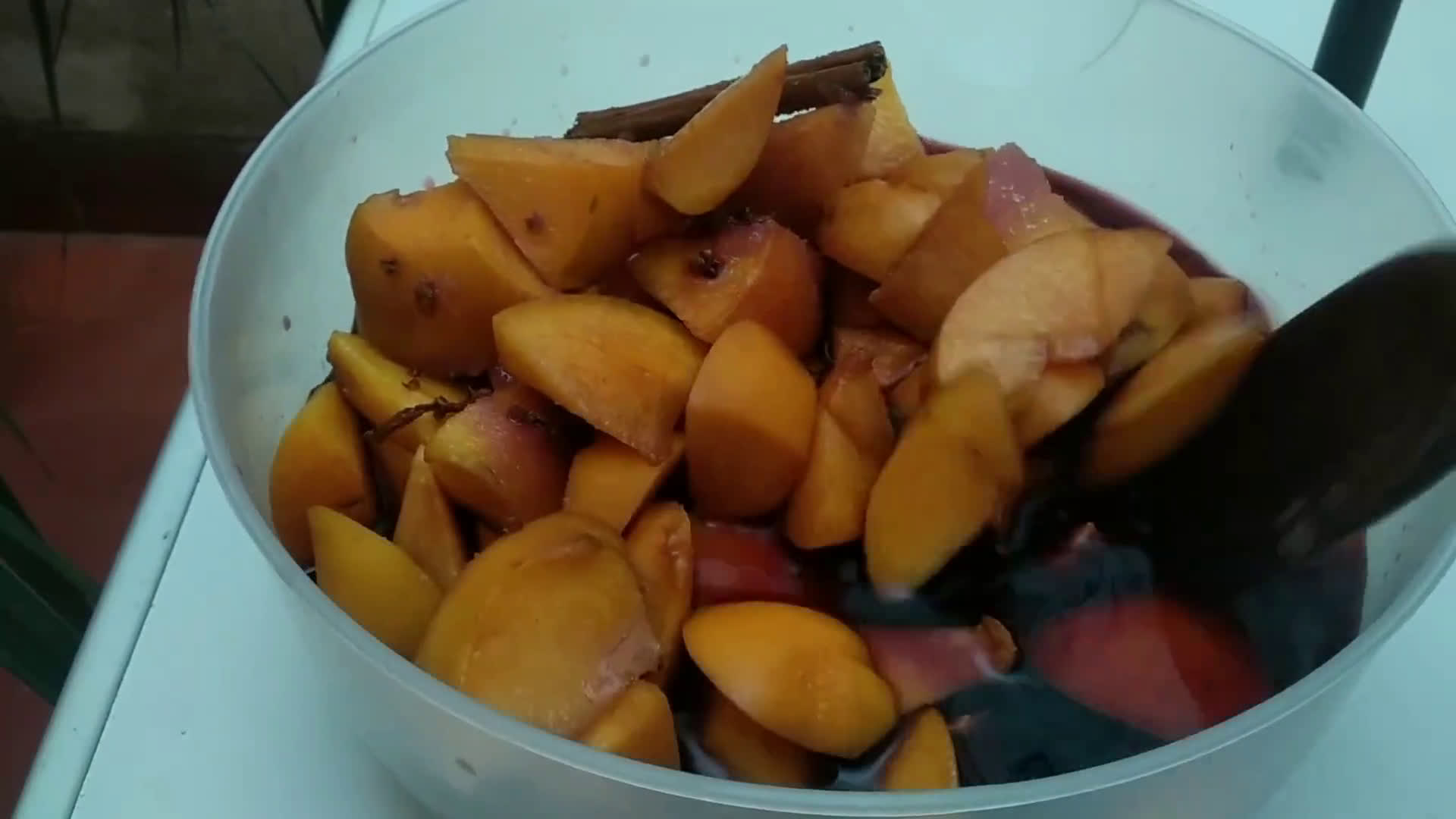 Foto del paso 2 de la receta: Melocotón de Calanda con vino