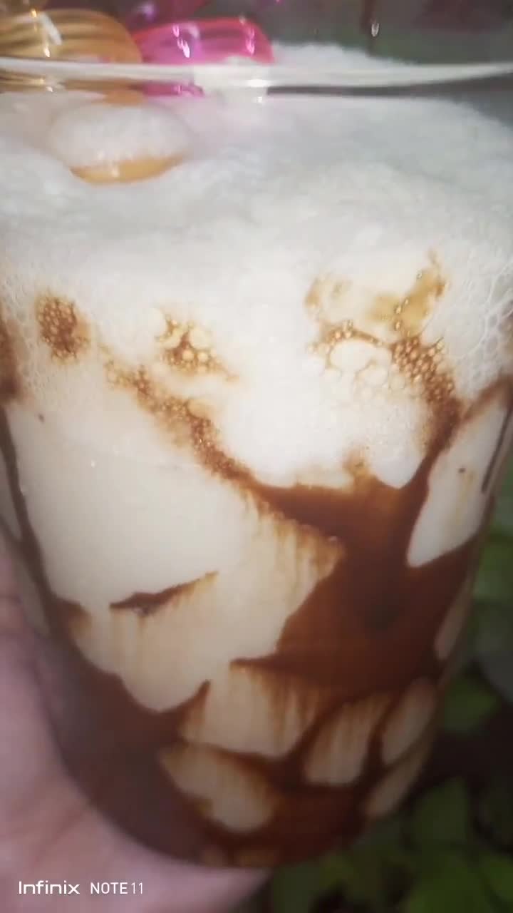 A picture of step 4 of Easy banana chocolate shake.