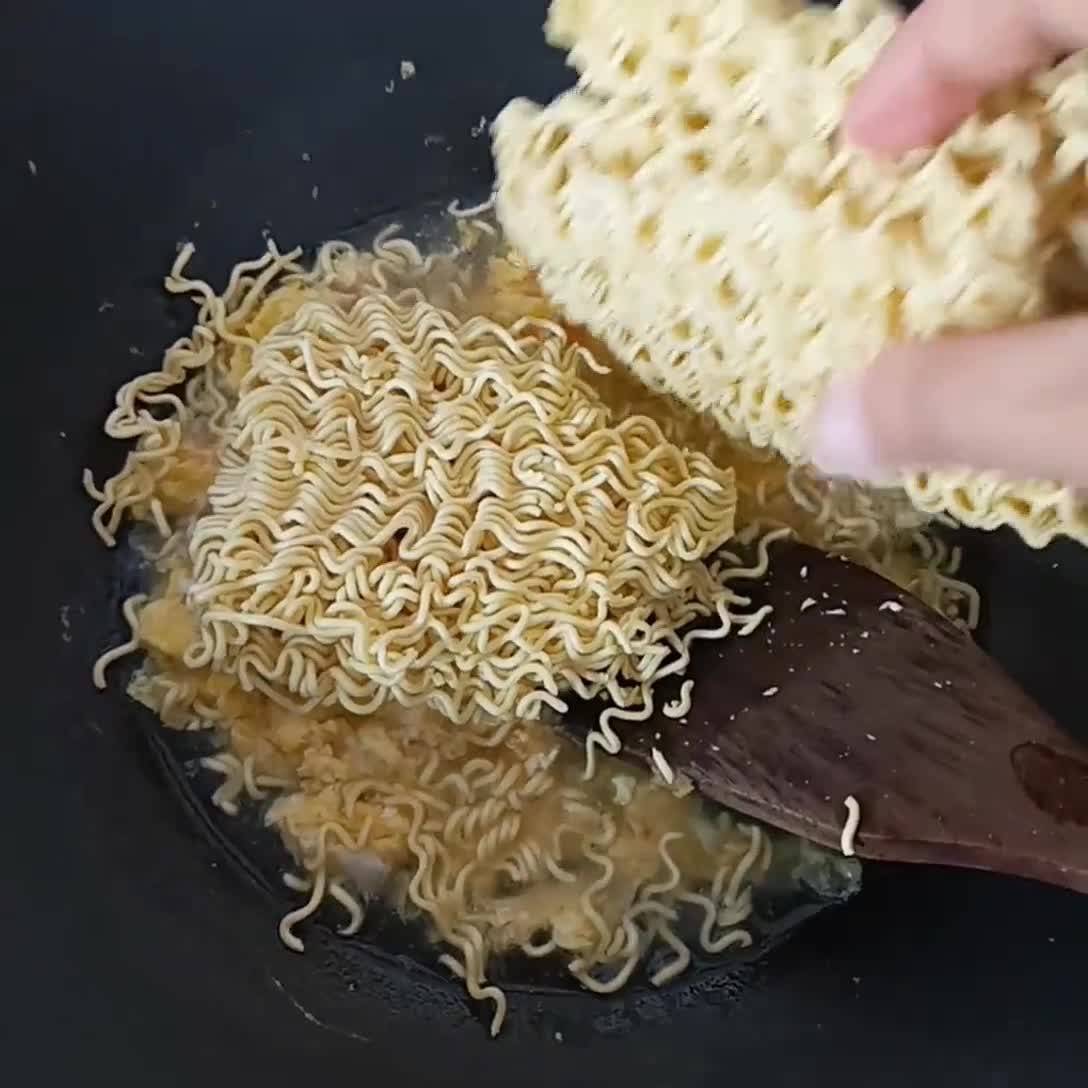 Foto langkah ke 3 dari resep Bakmi Goreng Bumbu Ebi.