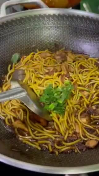 Gambar langkah 5 resipi Mi Goreng Kicap Tak Pedas (Tanpa Cili).