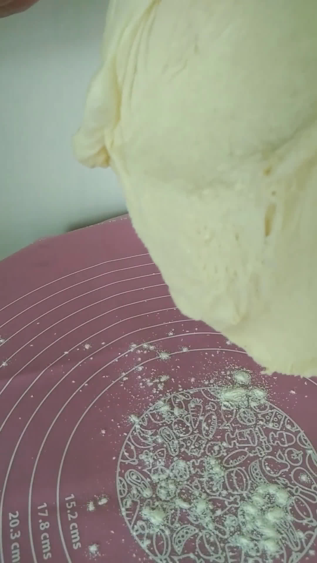 Foto langkah ke 3 dari resep Roti Abon Roll.
