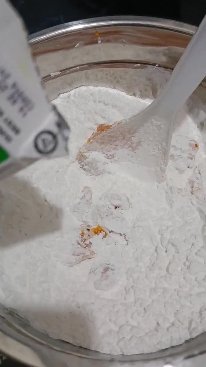 Gambar langkah 2 resipi Kuih Bom Bijan Labu Kuning.