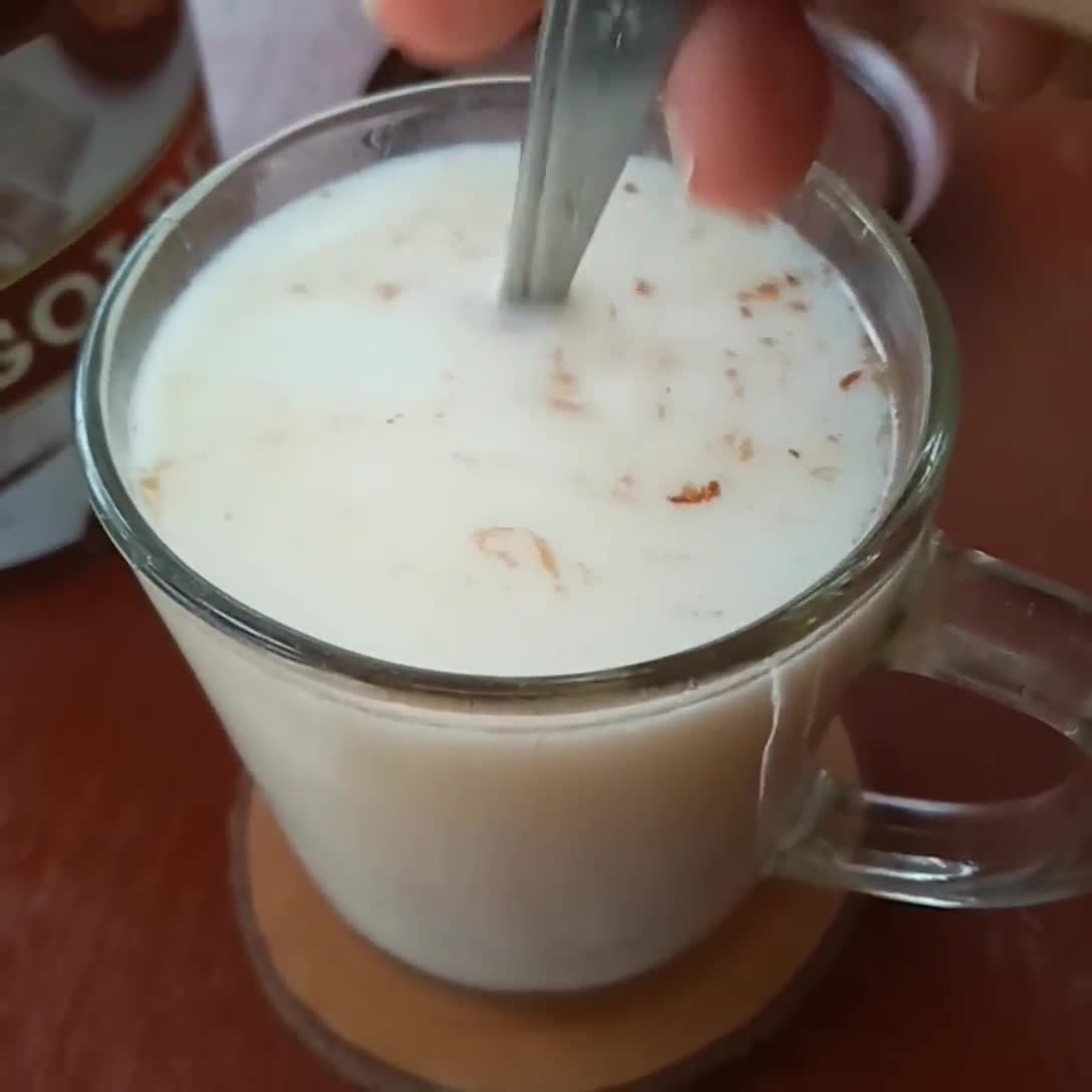 Foto langkah ke 3 dari resep Hot Milk Choco Crunchy.