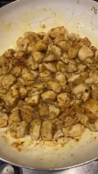 Foto del paso 3 de la receta: Pollo a la crema rápido 🍗