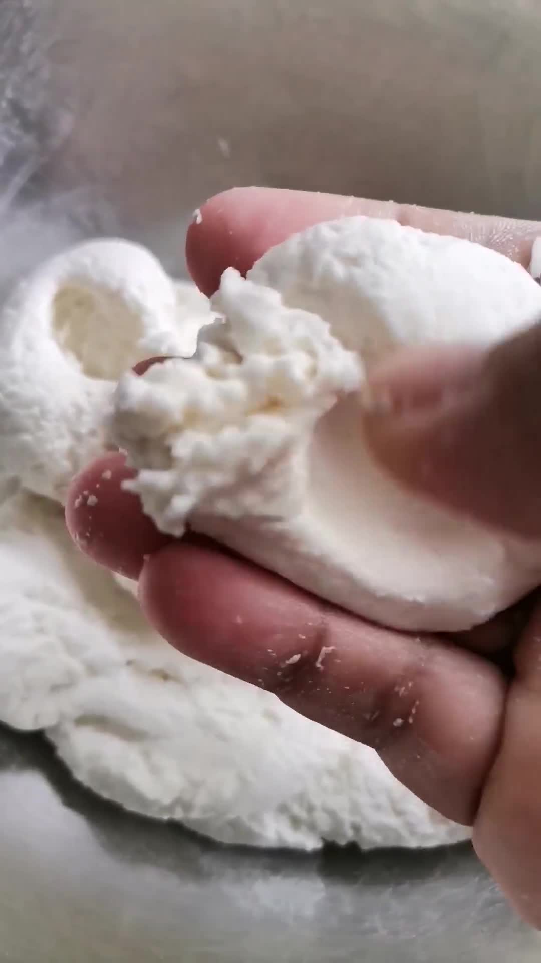 Gambar langkah 5 resipi Kuih Bom Kacang Hijau.