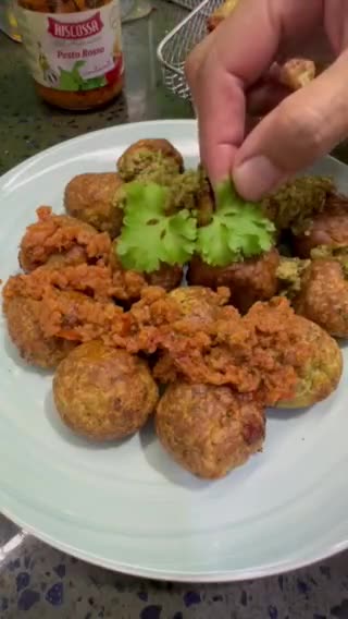 Gambar langkah 7 resipi Basil Pesto Chicken Cheesy Meatball.