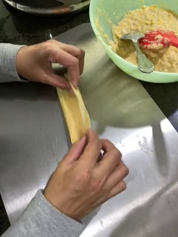 Gambar langkah 5 resipi Lepat Jagung.