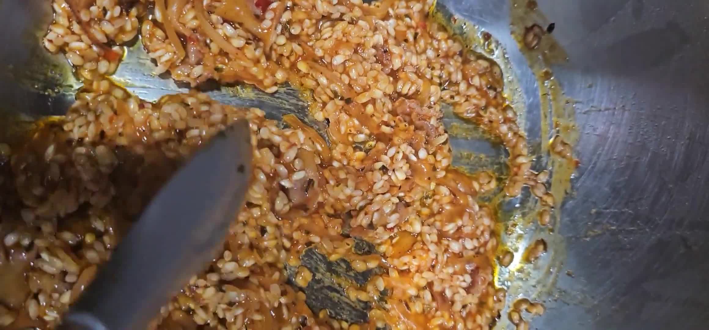 Foto del paso 6 de la receta: Arroz mantecoso de gochujang y papada ibérica con portobellos