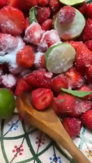 Une image de l'étape 4 de 🥄Confiture 🫙fraise 🍓 menthe🪴🍃.