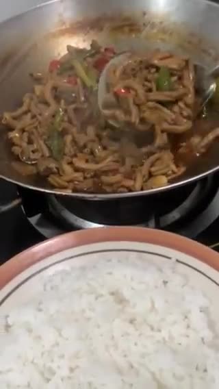 Foto langkah ke 6 dari resep Tumis usus pedas manis.