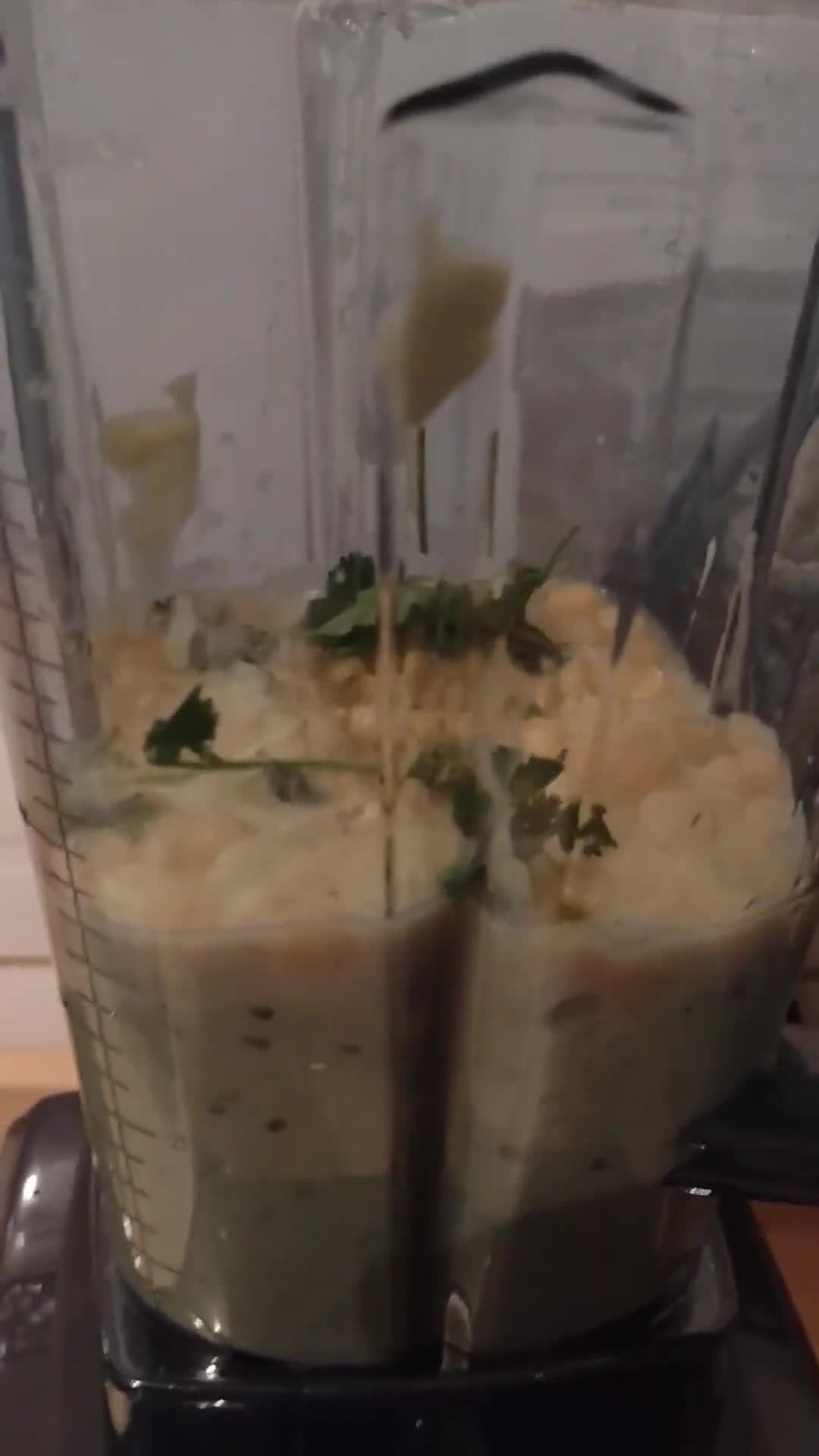 Foto del paso 3 de la receta: Salsas para untar de garbanzos y cilantro