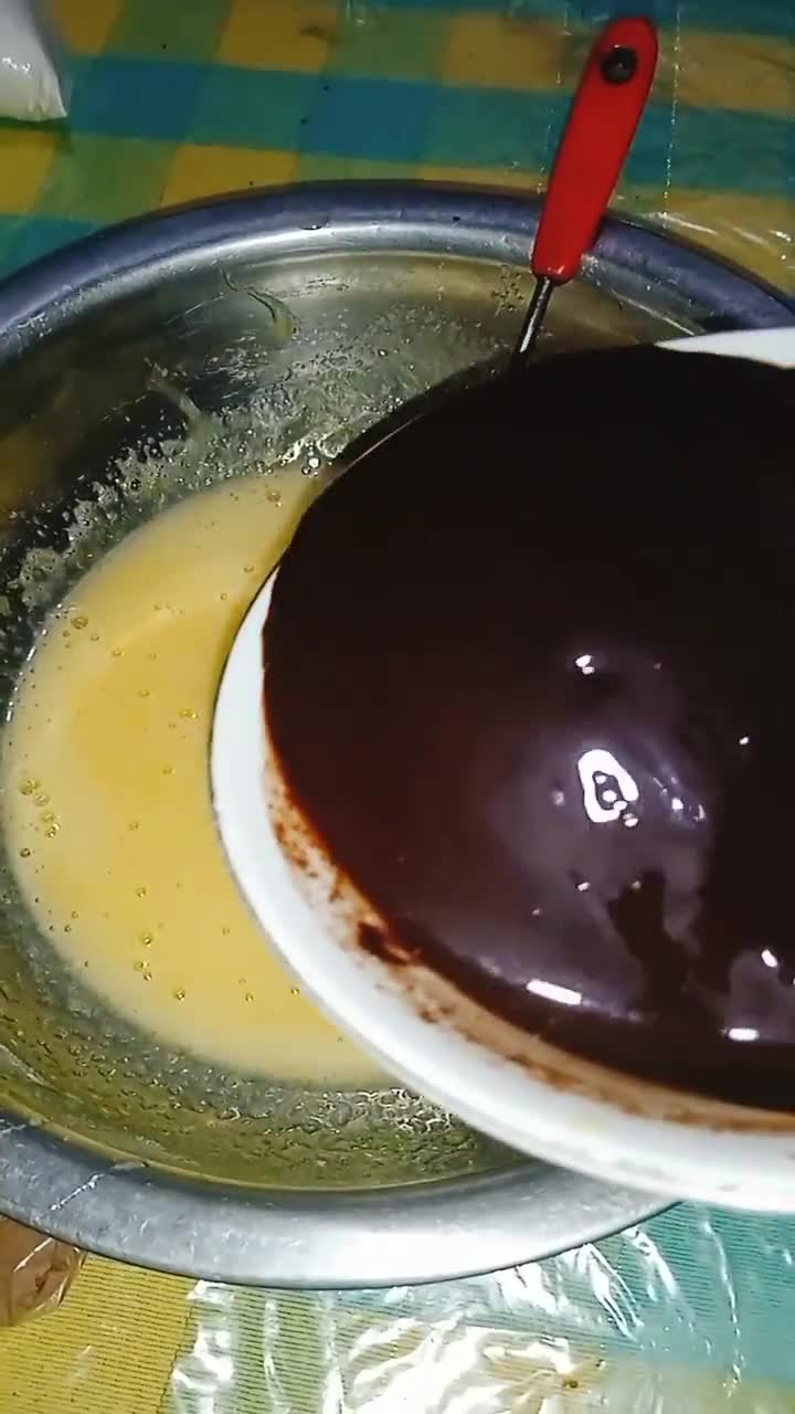 Foto langkah ke 3 dari resep Fudgy brownis rumahan.