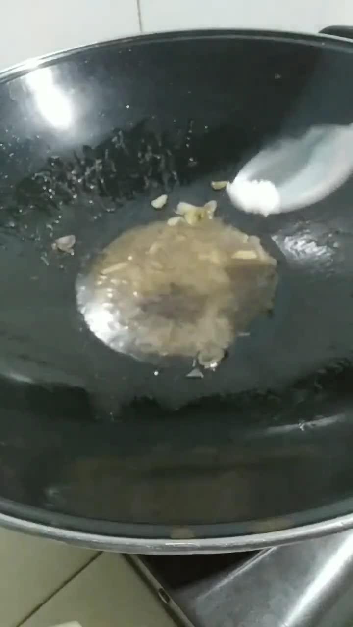 Foto langkah ke 3 dari resep Tumis Kangkung.