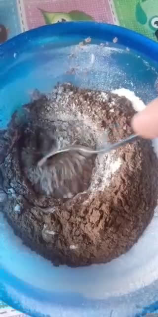 Foto del paso 3 de la receta: Torta marmolada de pomelo con glasé de cacao💞